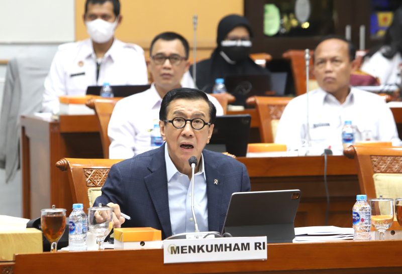 Komisi III DPR gelar raker dengan Menkumham Yasonna H Laoly membahas Anggaran 2025 (Ashar/SinPo.id)