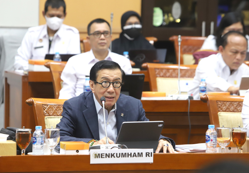 Komisi III DPR gelar raker dengan Menkumham Yasonna H Laoly membahas Anggaran 2025 (Ashar/SinPo.id)