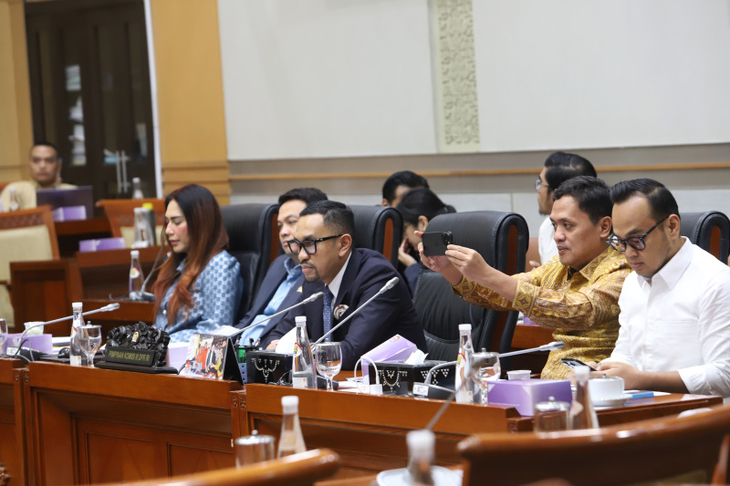 Komisi III DPR gelar raker dengan Kepala PPATK Ivan Yustiavandana membahas Evaluasi APBN TA 2024 dan Judi Online (Ashar/SinPo.id)