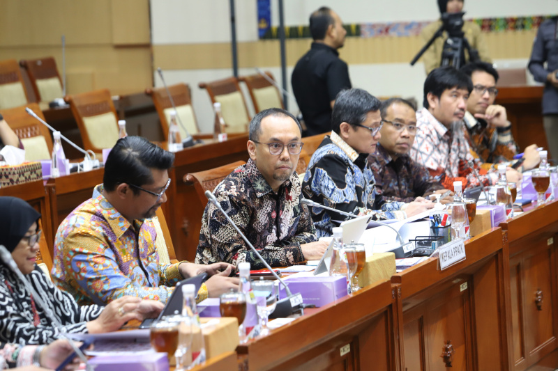 Komisi III DPR gelar raker dengan Kepala PPATK Ivan Yustiavandana membahas Evaluasi APBN TA 2024 dan Judi Online (Ashar/SinPo.id)