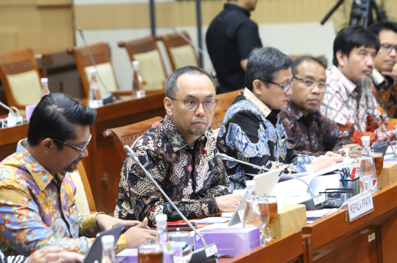 Komisi III DPR gelar raker dengan Kepala PPATK Ivan Yustiavandana membahas Evaluasi APBN TA 2024 dan Judi Online (Ashar/SinPo.id)