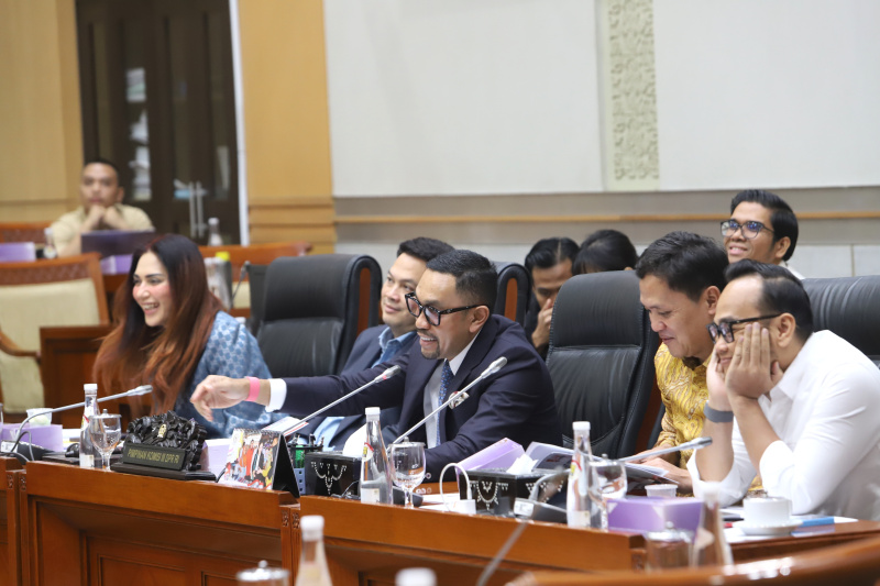 Komisi III DPR gelar raker dengan Kepala PPATK Ivan Yustiavandana membahas Evaluasi APBN TA 2024 dan Judi Online (Ashar/SinPo.id)