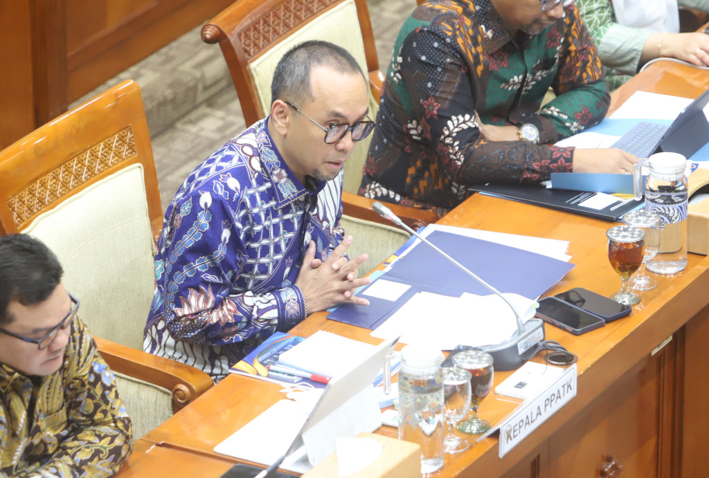 Komisi III DPR menggelar raker dengan Kepala PPATK Ivan Yustiviandana membahas rencana kerja 2026 (Ashar/SinPo.id)