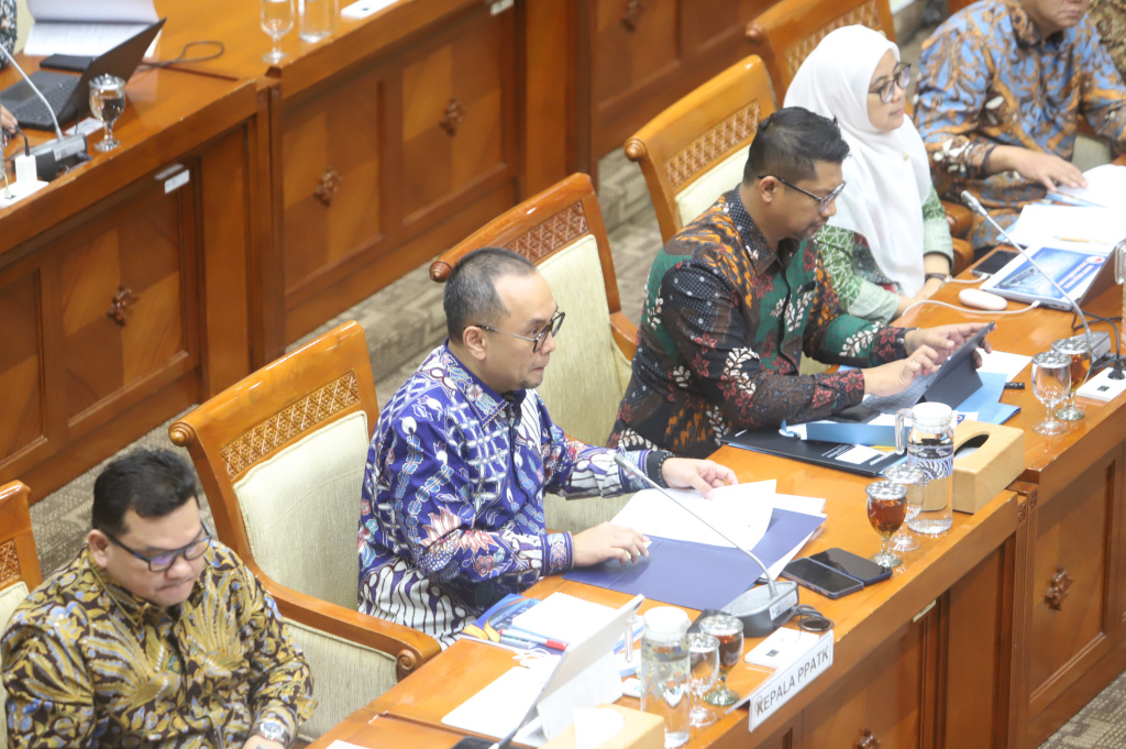 Komisi III DPR menggelar raker dengan Kepala PPATK Ivan Yustiviandana membahas rencana kerja 2026 (Ashar/SinPo.id)
