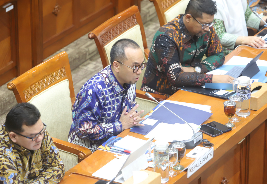 Komisi III DPR menggelar raker dengan Kepala PPATK Ivan Yustiviandana membahas rencana kerja 2026 (Ashar/SinPo.id)
