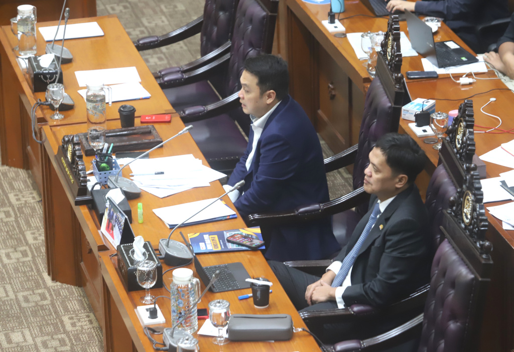 Komisi III DPR menggelar raker dengan Kepala PPATK Ivan Yustiviandana membahas rencana kerja 2026 (Ashar/SinPo.id)
