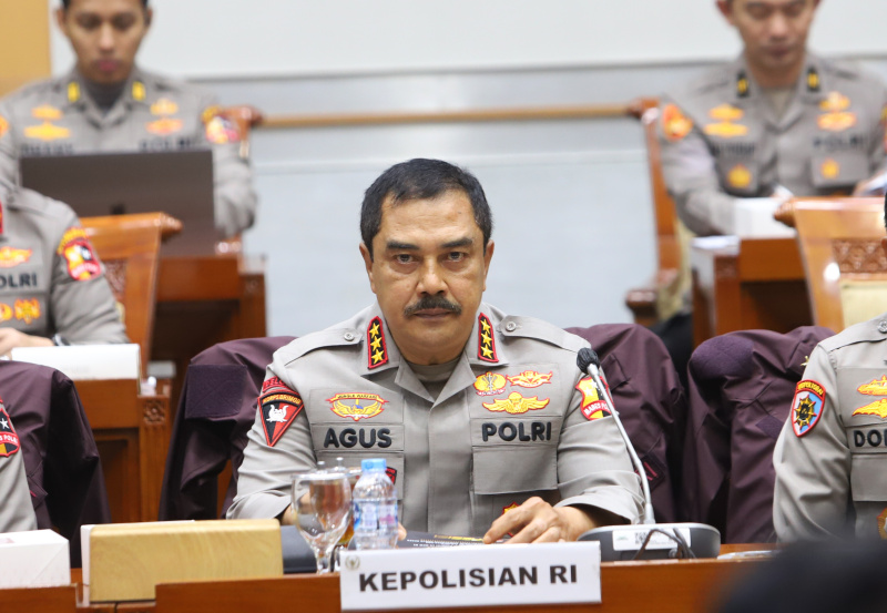 Komisi III DPR gelar raker dengan Wakapolri bahas RAPBN 2025 (Ashar/SinPo.id)