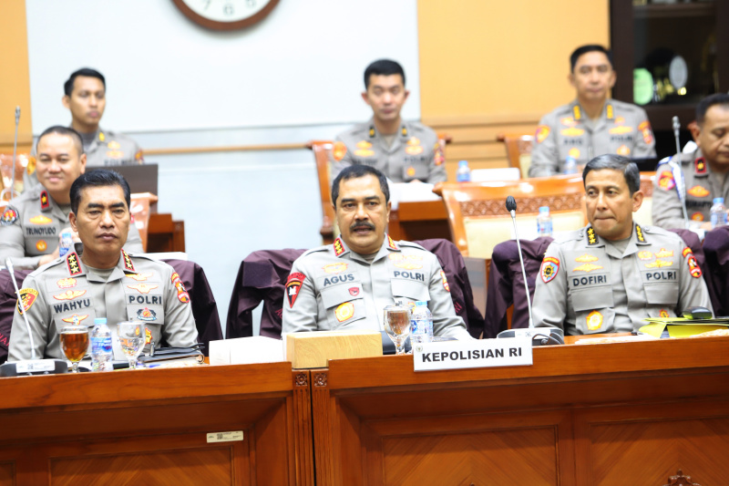 Komisi III DPR gelar raker dengan Wakapolri bahas RAPBN 2025 (Ashar/SinPo.id)