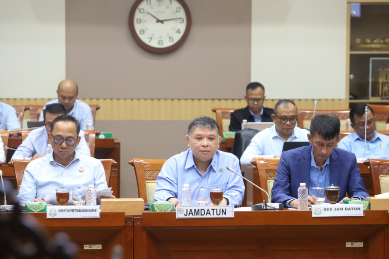 Komisi III DPR gelar RDP dengan Jaksa Agung Muda Bidang Perdata dan Tata Usaha Negara (Jamdatun) Narendra Jatna membahas program kerja (Ashar/SinPo.id)