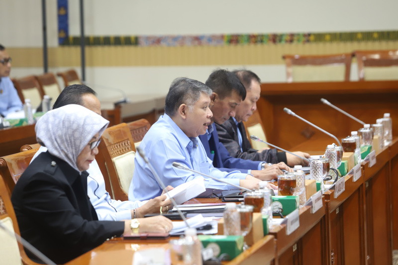 Komisi III DPR gelar RDP dengan Jaksa Agung Muda Bidang Perdata dan Tata Usaha Negara (Jamdatun) Narendra Jatna membahas program kerja (Ashar/SinPo.id)