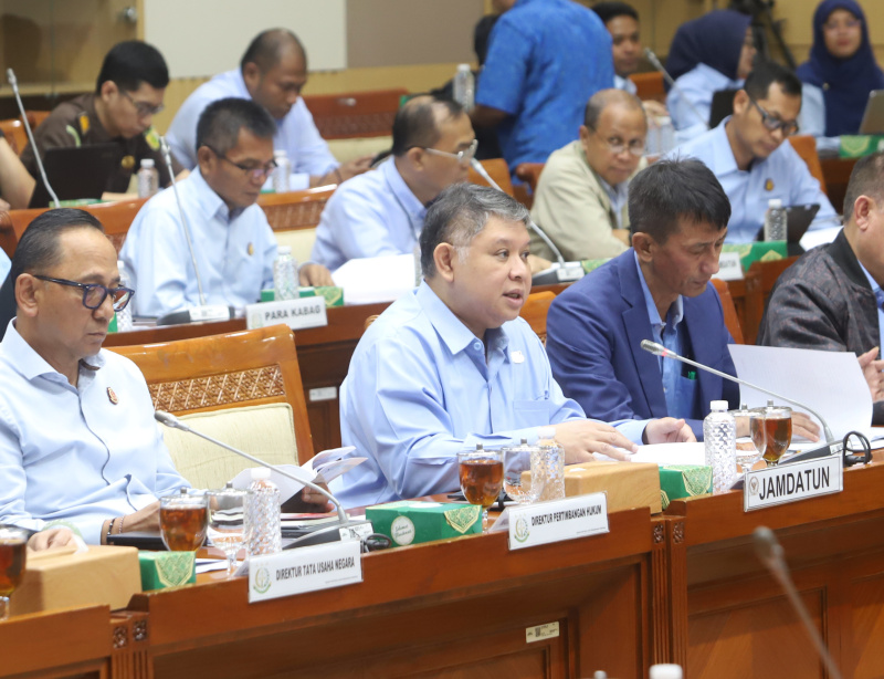 Komisi III DPR gelar RDP dengan Jaksa Agung Muda Bidang Perdata dan Tata Usaha Negara (Jamdatun) Narendra Jatna membahas program kerja (Ashar/SinPo.id)