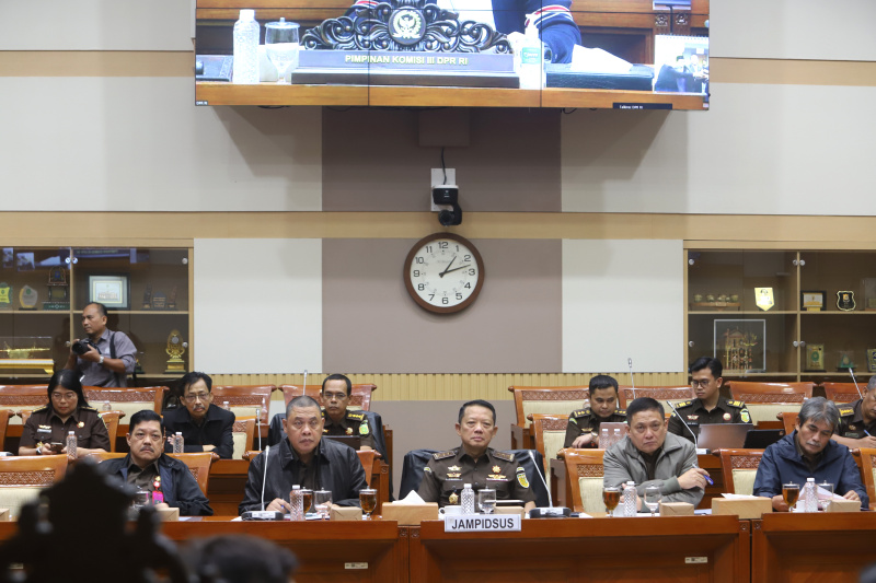 Jaksa Agung Muda Bidang Pidana Khusus (Jampidsus) Febrie Ardiansyah gelar Rapat Dengar Pendapat (RDP) membahas kinerja tindak pidana khusus (Ashar/SinPo.id)