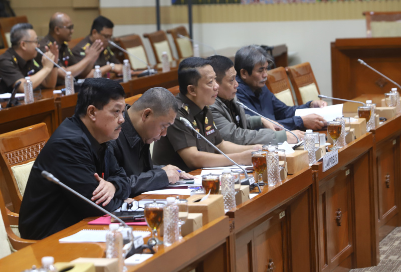 Jaksa Agung Muda Bidang Pidana Khusus (Jampidsus) Febrie Ardiansyah gelar Rapat Dengar Pendapat (RDP) membahas kinerja tindak pidana khusus (Ashar/SinPo.id)
