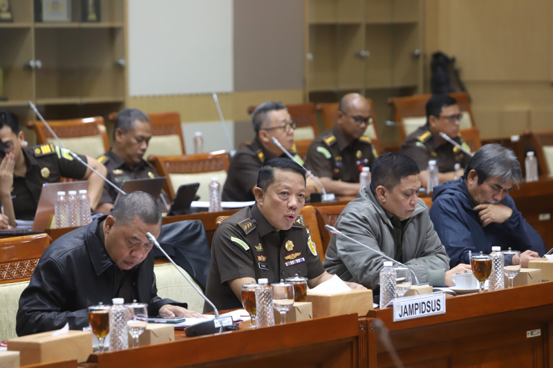 Jaksa Agung Muda Bidang Pidana Khusus (Jampidsus) Febrie Ardiansyah gelar Rapat Dengar Pendapat (RDP) membahas kinerja tindak pidana khusus (Ashar/SinPo.id)