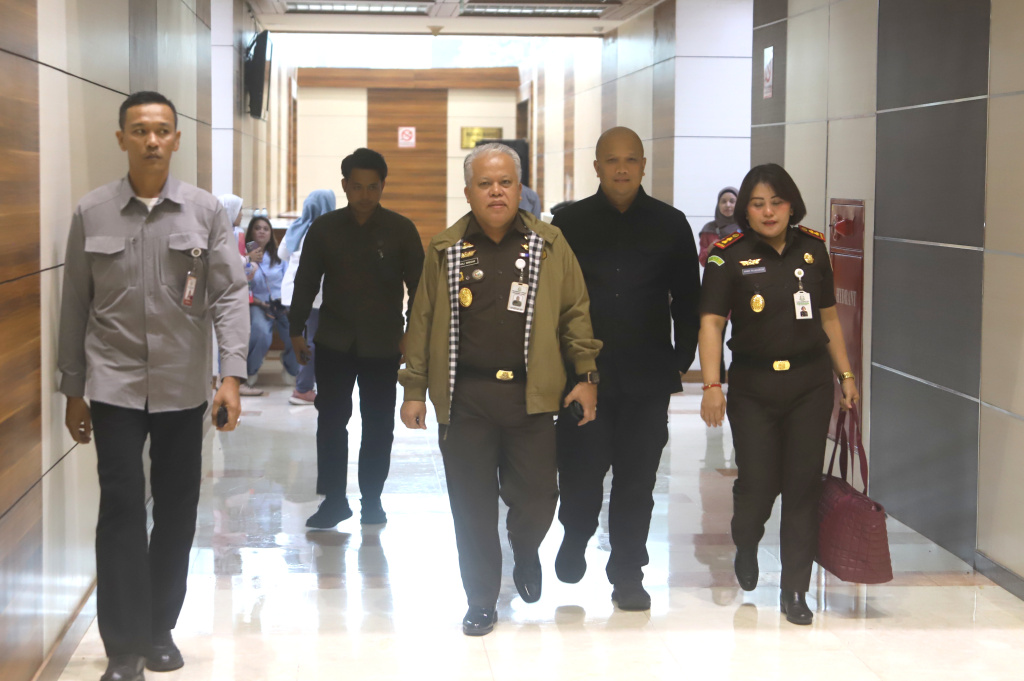 Komisi III DPR menggelar RDP dengan Kajati Sumut,Kajari, JPU Kab Karo dan Ketua Komisi Kejaksaan membahas kronologi kasus korupsi Mark up video profil desa pekerja kreatif videografer Amsal Christy Sitepu (Ashar/SinPo.id)