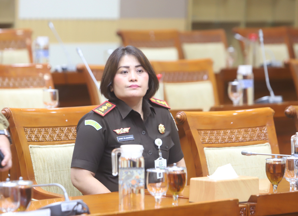 Komisi III DPR menggelar RDP dengan Kajati Sumut,Kajari, JPU Kab Karo dan Ketua Komisi Kejaksaan membahas kronologi kasus korupsi Mark up video profil desa pekerja kreatif videografer Amsal Christy Sitepu (Ashar/SinPo.id)