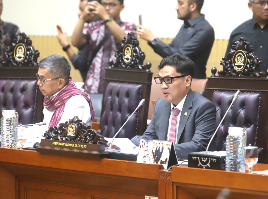 Komisi III DPR menggelar RDP dengan Kajati Sumut,Kajari, JPU Kab Karo dan Ketua Komisi Kejaksaan membahas kronologi kasus korupsi Mark up video profil desa pekerja kreatif videografer Amsal Christy Sitepu (Ashar/SinPo.id)