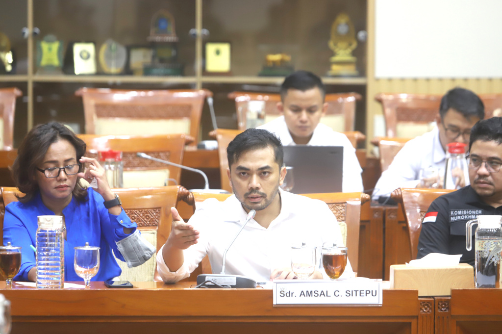 Komisi III DPR menggelar RDP dengan Kajati Sumut,Kajari, JPU Kab Karo dan Ketua Komisi Kejaksaan membahas kronologi kasus korupsi Mark up video profil desa pekerja kreatif videografer Amsal Christy Sitepu (Ashar/SinPo.id)