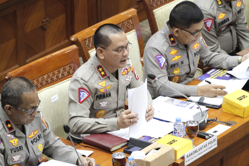 Komisi III DPR gelar RDP dengan Kakorlantas Polri Irjen Pol Firman Shantybudi membahas PNBP (Ashar/SinPo.id)