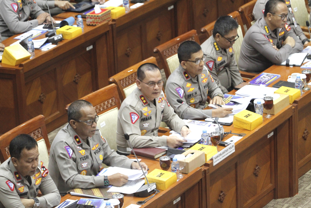 Komisi III DPR gelar RDP dengan Kakorlantas Polri Irjen Pol Firman Shantybudi membahas PNBP (Ashar/SinPo.id)