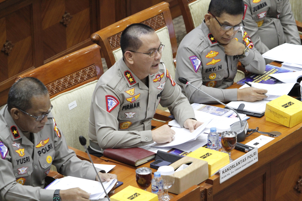 Komisi III DPR gelar RDP dengan Kakorlantas Polri Irjen Pol Firman Shantybudi membahas PNBP (Ashar/SinPo.id)