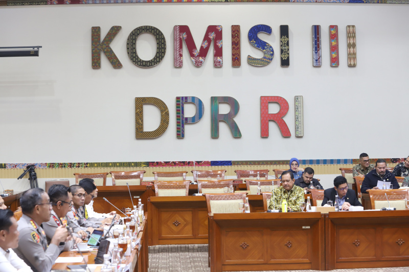 Komisi III gelar RDP dengan Kapolda Kalteng dan Polres Metro Jaktim terkait kasus pembunuhan di Katingan, Kalteng dan Penganiayaan terhadap karyawan tokoh roti yang dilakukan oleh anak bos roti (Ashar/SinPo.id)