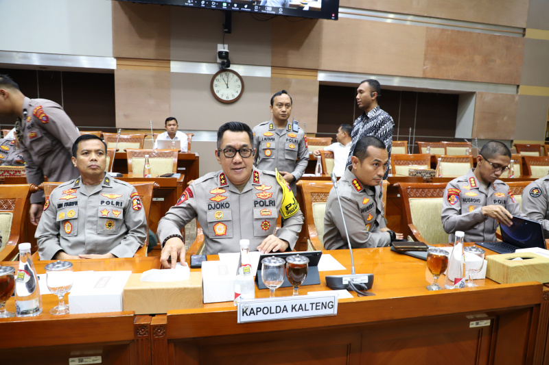 Komisi III gelar RDP dengan Kapolda Kalteng dan Polres Metro Jaktim terkait kasus pembunuhan di Katingan, Kalteng dan Penganiayaan terhadap karyawan tokoh roti yang dilakukan oleh anak bos roti (Ashar/SinPo.id)