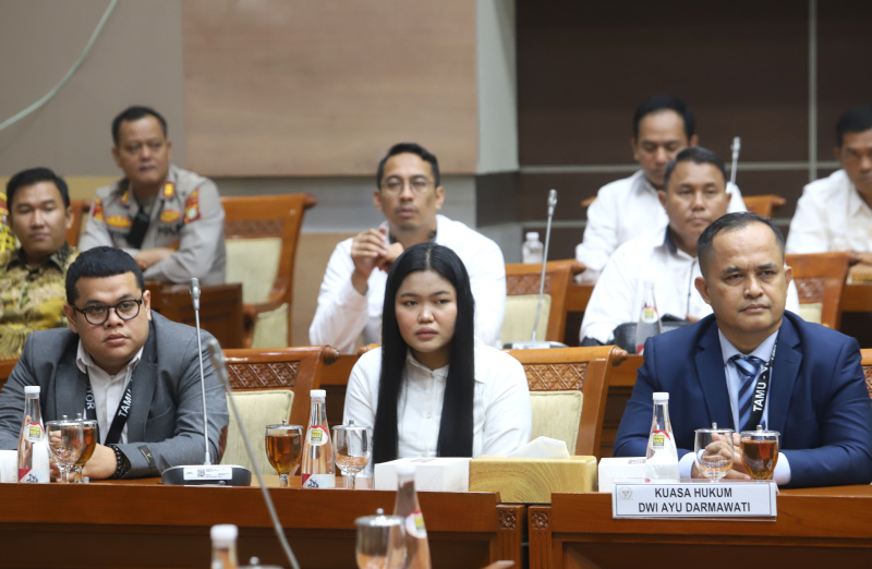 Komisi III gelar RDP dengan Kapolda Kalteng dan Polres Metro Jaktim terkait kasus pembunuhan di Katingan, Kalteng dan Penganiayaan terhadap karyawan tokoh roti yang dilakukan oleh anak bos roti (Ashar/SinPo.id)