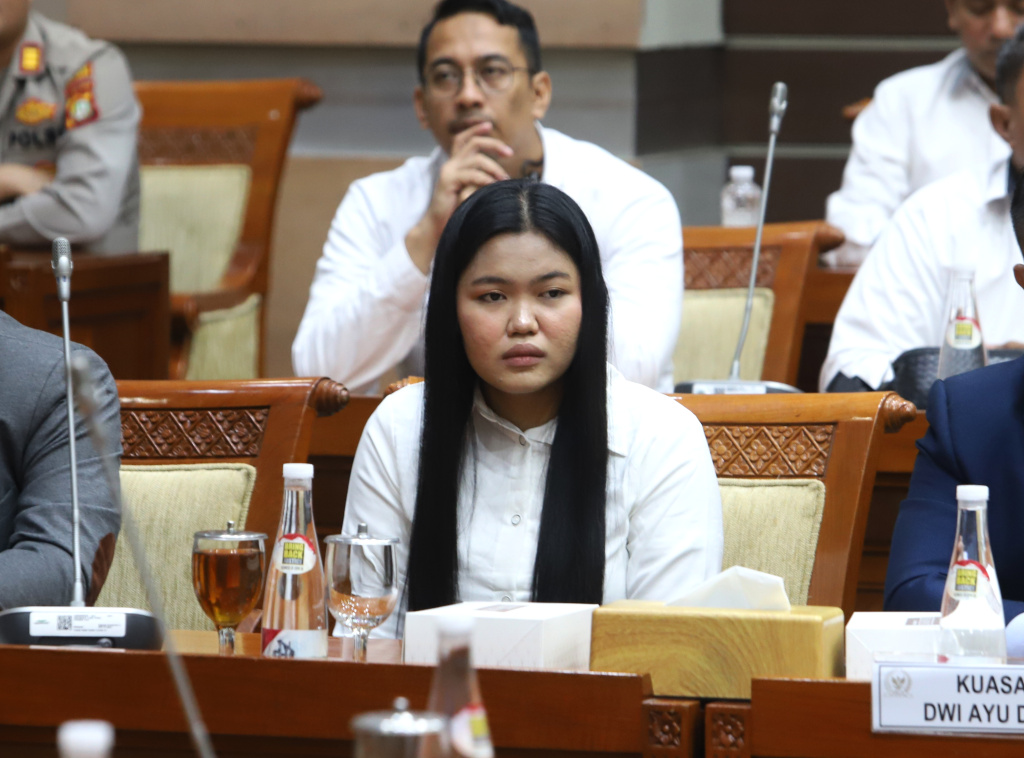 Komisi III gelar RDP dengan Kapolda Kalteng dan Polres Metro Jaktim terkait kasus pembunuhan di Katingan, Kalteng dan Penganiayaan terhadap karyawan tokoh roti yang dilakukan oleh anak bos roti (Ashar/SinPo.id)