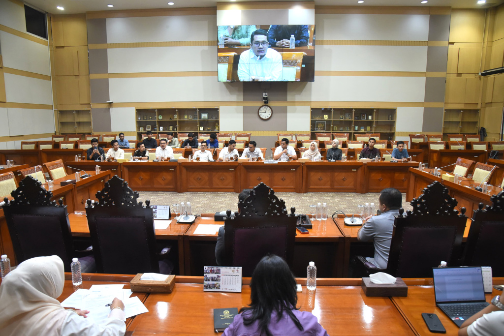 Ketua Komisi III DPR Habiburokhman menggelar RDPU dengan Aliansi Mahasiswa Nusantara membahas menerima dan masukan tentang RUU KUHAP dan Penegakan Hukum (Ashar/SinPo.id)