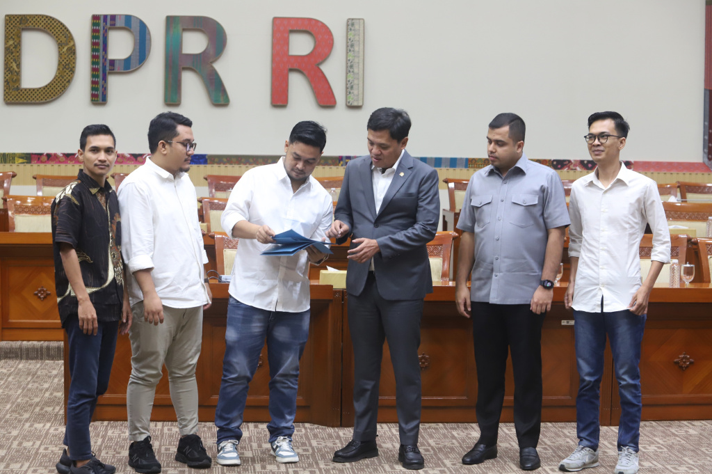 Ketua Komisi III DPR Habiburokhman menggelar RDPU dengan Aliansi Mahasiswa Nusantara membahas menerima dan masukan tentang RUU KUHAP dan Penegakan Hukum (Ashar/SinPo.id)