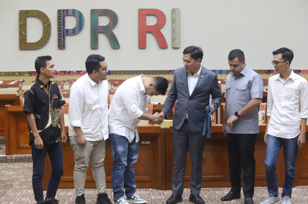 Ketua Komisi III DPR Habiburokhman menggelar RDPU dengan Aliansi Mahasiswa Nusantara membahas menerima dan masukan tentang RUU KUHAP dan Penegakan Hukum (Ashar/SinPo.id)