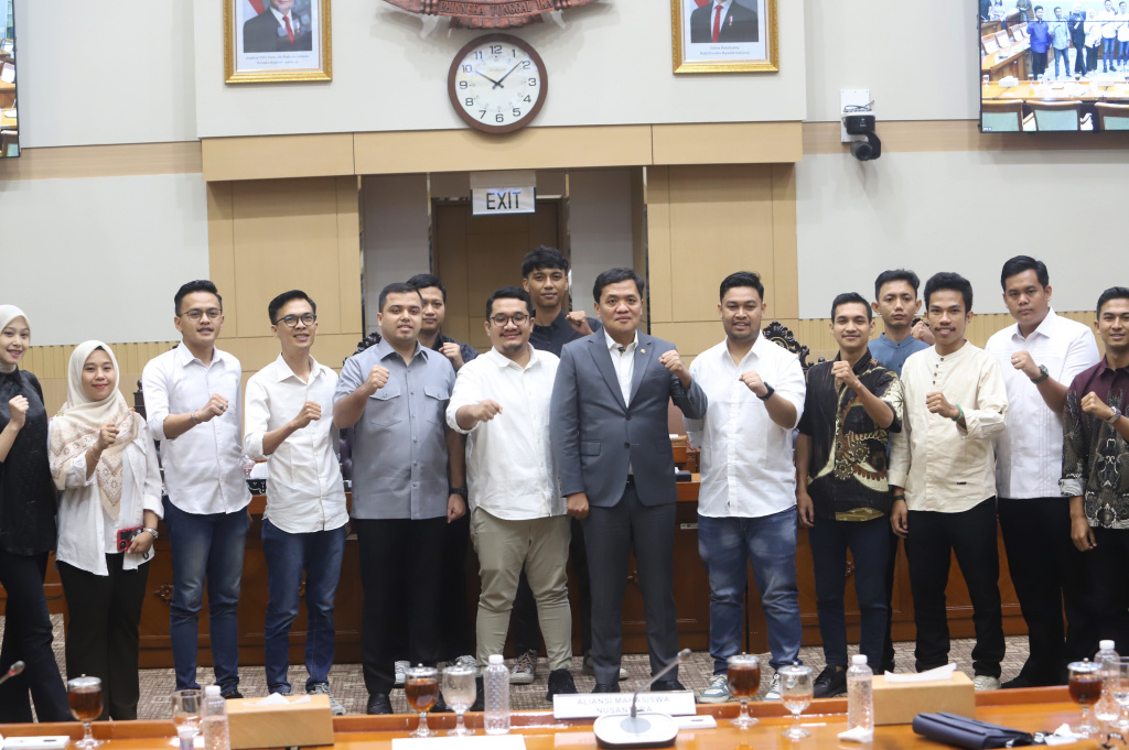 Ketua Komisi III DPR Habiburokhman menggelar RDPU dengan Aliansi Mahasiswa Nusantara membahas menerima dan masukan tentang RUU KUHAP dan Penegakan Hukum (Ashar/SinPo.id)