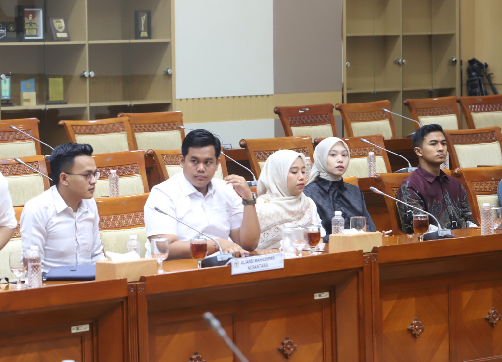 Ketua Komisi III DPR Habiburokhman menggelar RDPU dengan Aliansi Mahasiswa Nusantara membahas menerima dan masukan tentang RUU KUHAP dan Penegakan Hukum (Ashar/SinPo.id)