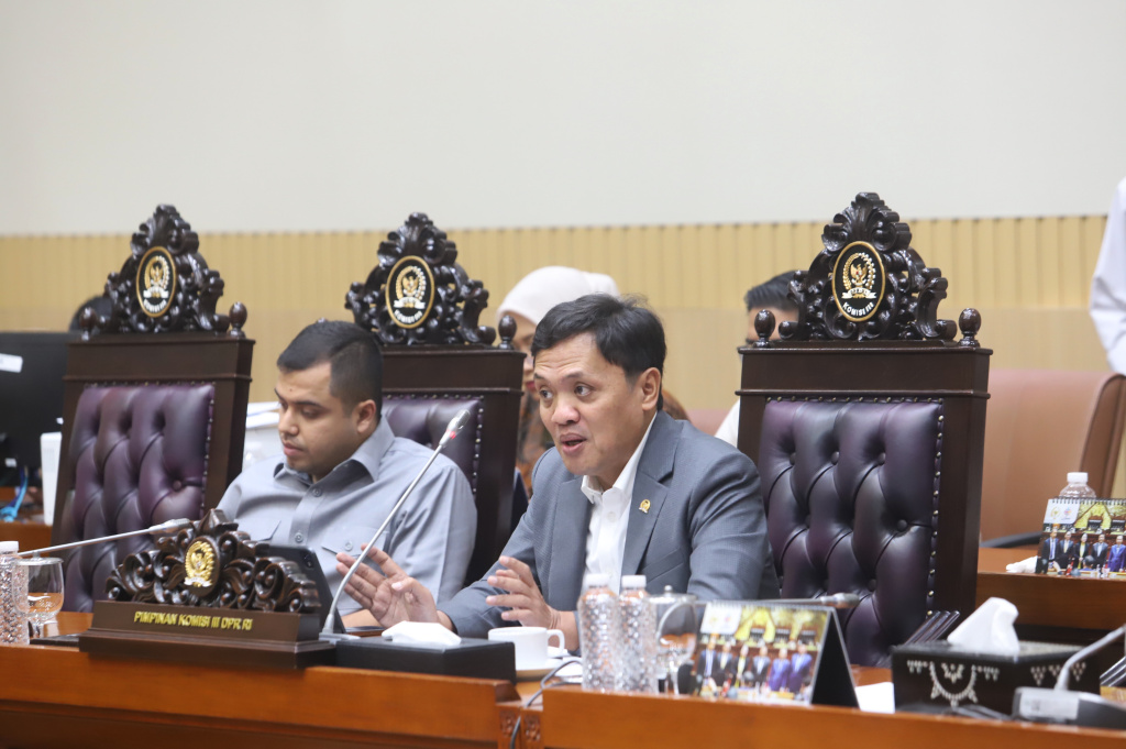 Ketua Komisi III DPR Habiburokhman menggelar RDPU dengan Aliansi Mahasiswa Nusantara membahas menerima dan masukan tentang RUU KUHAP dan Penegakan Hukum (Ashar/SinPo.id)
