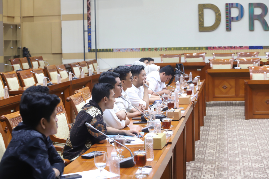 Ketua Komisi III DPR Habiburokhman menggelar RDPU dengan Aliansi Mahasiswa Nusantara membahas menerima dan masukan tentang RUU KUHAP dan Penegakan Hukum (Ashar/SinPo.id)