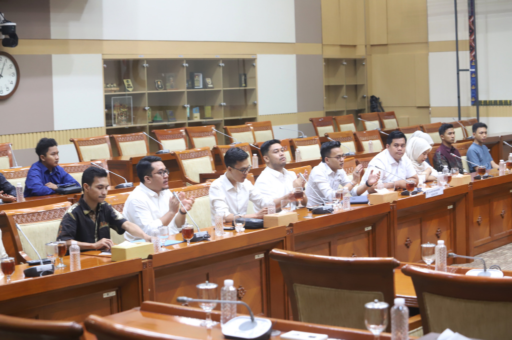 Ketua Komisi III DPR Habiburokhman menggelar RDPU dengan Aliansi Mahasiswa Nusantara membahas menerima dan masukan tentang RUU KUHAP dan Penegakan Hukum (Ashar/SinPo.id)