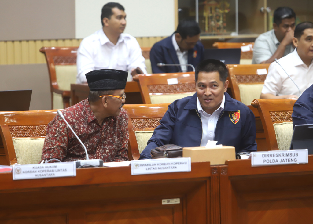 Komisi III DPR menggelar RDPU dengan perwakilan korban Koperasi Bahana Lintas Nusantara (Ashar/SinPo.id)