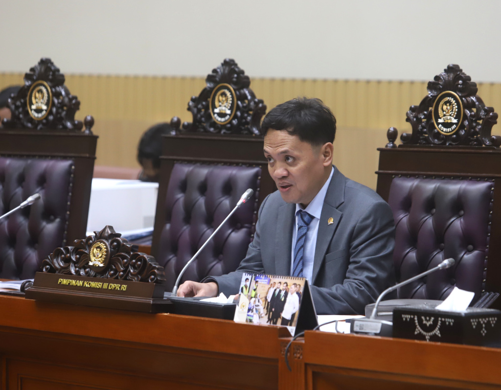 Komisi III DPR menggelar RDPU dengan perwakilan korban Koperasi Bahana Lintas Nusantara (Ashar/SinPo.id)