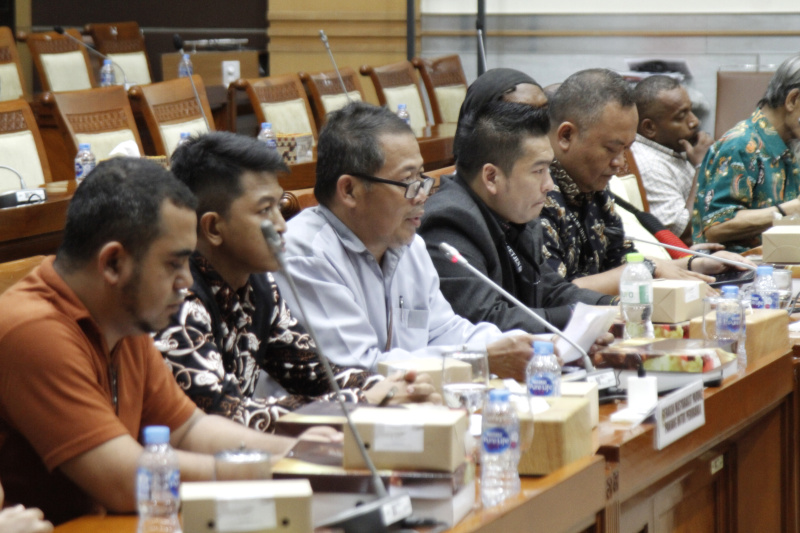 Wakil Ketua Komisi III DPR RI Habiburokhman RDPU dengan Kuasa Hukum PT Tri Bakti Sarimas (Ashar/SinPo.id)