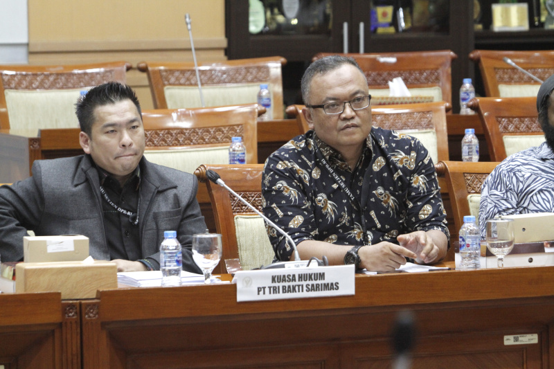 Wakil Ketua Komisi III DPR RI Habiburokhman RDPU dengan Kuasa Hukum PT Tri Bakti Sarimas (Ashar/SinPo.id)