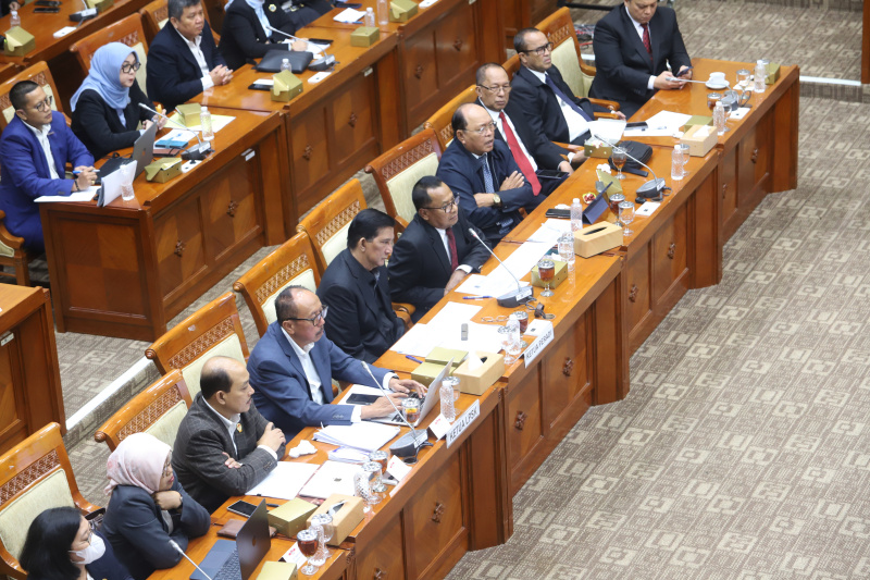 Komisi III DPR menggelar RDPU dengan Ketua LPSK dan PERADI membahas tentang KUHAP (Ashar/SinPo.id)