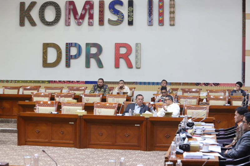 Komisi III DPR menggelar RDPU dengan Ketua LPSK dan PERADI membahas tentang KUHAP (Ashar/SinPo.id)