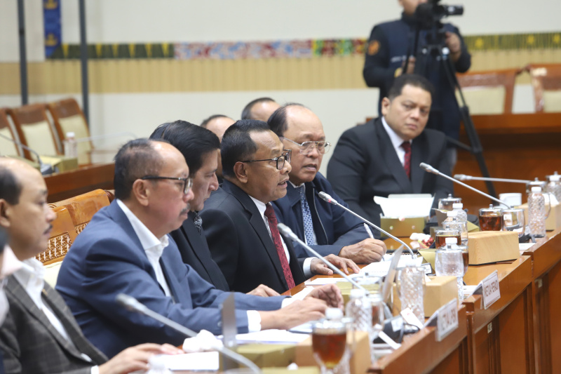 Komisi III DPR menggelar RDPU dengan Ketua LPSK dan PERADI membahas tentang KUHAP (Ashar/SinPo.id)