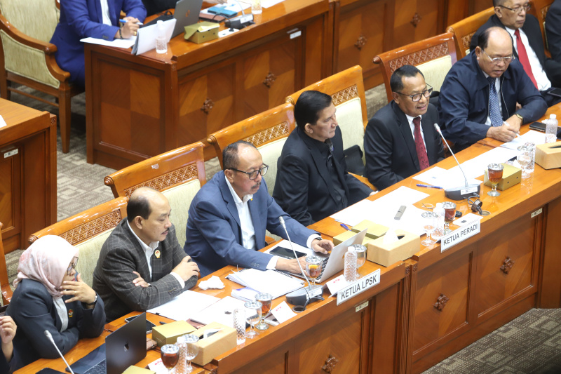 Komisi III DPR menggelar RDPU dengan Ketua LPSK dan PERADI membahas tentang KUHAP (Ashar/SinPo.id)