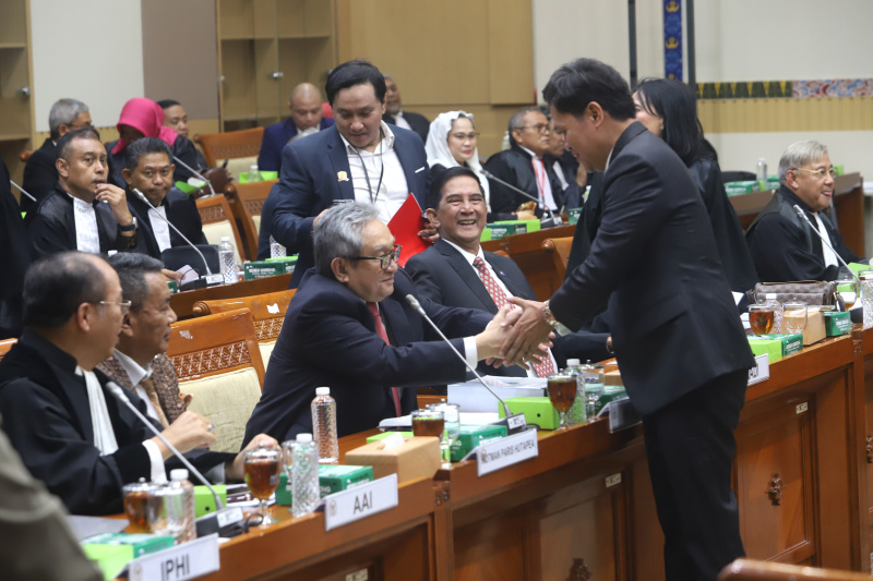 Komisi III DPR menggelar RDPU dengan organisasi Advokat Seluruh Indonesia terkait pembahasan RUU KUHAP (Ashar/SinPo.id)