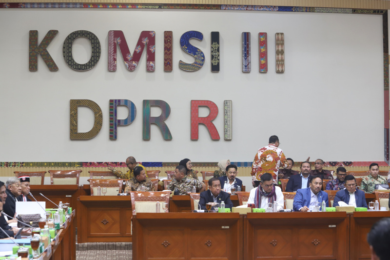Ilustrasi. Komisi III DPR menggelar RDPU dengan organisasi Advokat Seluruh Indonesia terkait pembahasan RUU KUHAP (Ashar/SinPo.id)