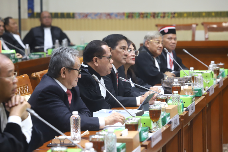 Komisi III DPR menggelar RDPU dengan organisasi Advokat Seluruh Indonesia terkait pembahasan RUU KUHAP (Ashar/SinPo.id)