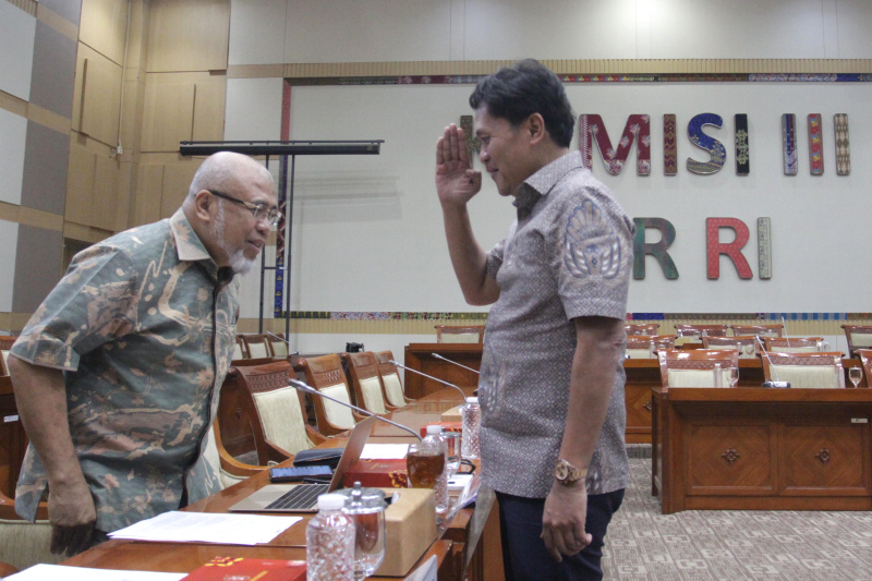 Komisi III DPR menggelar RDPU dengan para pakar terkait putusan MK soal pemilu (Ashar/SinPo.id)