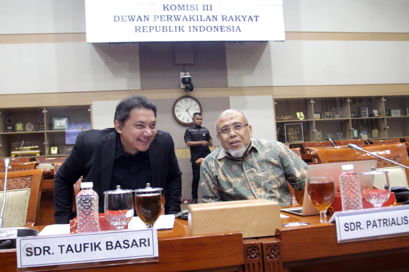Komisi III DPR menggelar RDPU dengan para pakar terkait putusan MK soal pemilu (Ashar/SinPo.id)